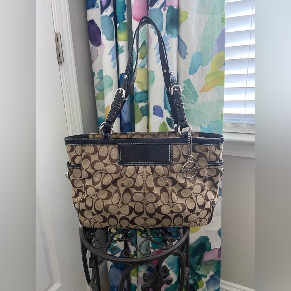 COACH EUC Monogram Shoulder Bag / Purse